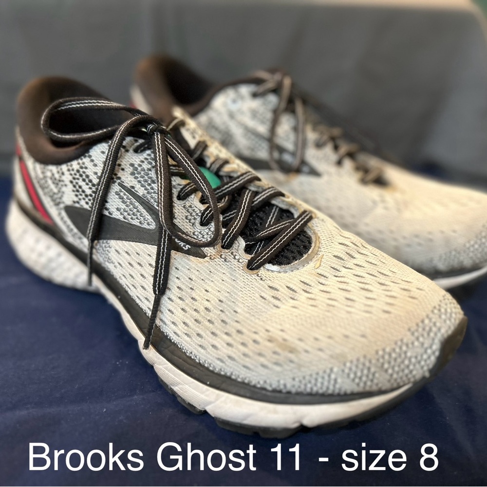 Brooks women’s size 8 Ghost 11